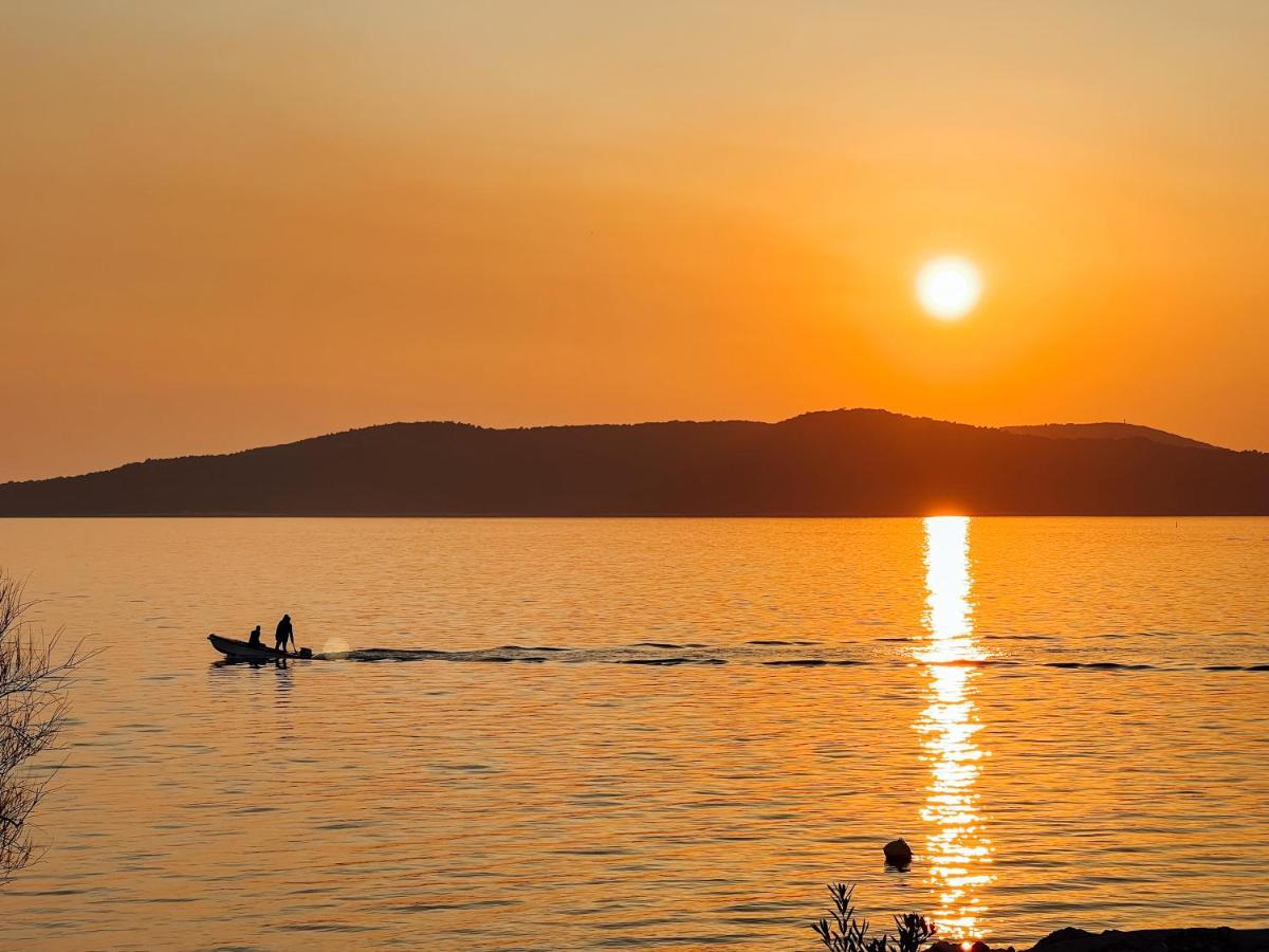 Luxury Beach Apartment W Sunset Sea Views شيبينيك المظهر الخارجي الصورة